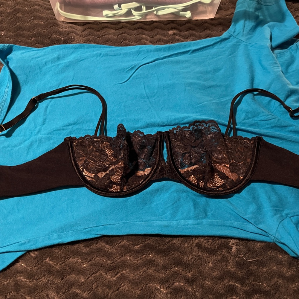 Black lace bra size 38B with tan pads